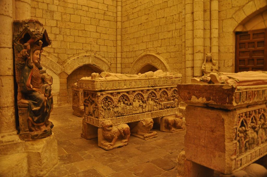 Las Cantigas Villalcázar de Sirga Exteriör bild